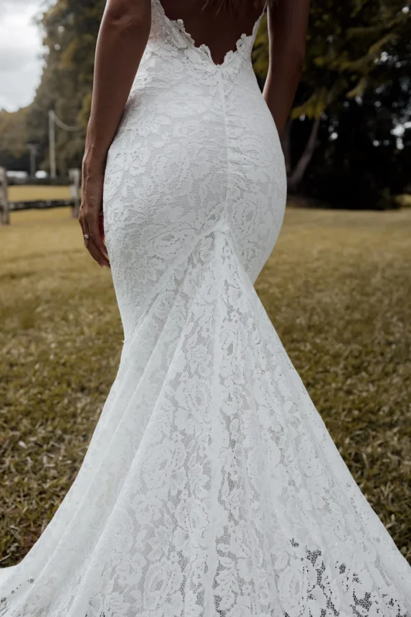 Lace Mermaid Style Wedding Dress - Image 7