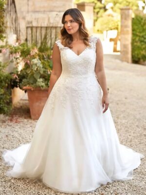Customized Ivory Wedding Dresses Plus Size V Neck Sleeveless Bride Gowns Woman Appliques Sweep Train A-Line Vestidos De Novia