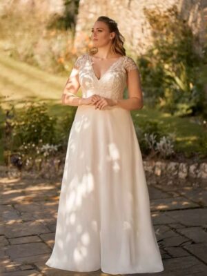 Customized Wedding Dresses Plus Size V Neck Cap Sleeves A-Line Bride Gowns Applique Back Lace-up Sweep Train Vestidos De Novia