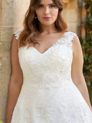 Customized Ivory Wedding Dresses Plus Size V Neck Sleeveless Bride Gowns Woman Appliques Sweep Train A-Line Vestidos De Novia 5 Sf40da6afcd504cc9acc788949b76d49eS Cropped