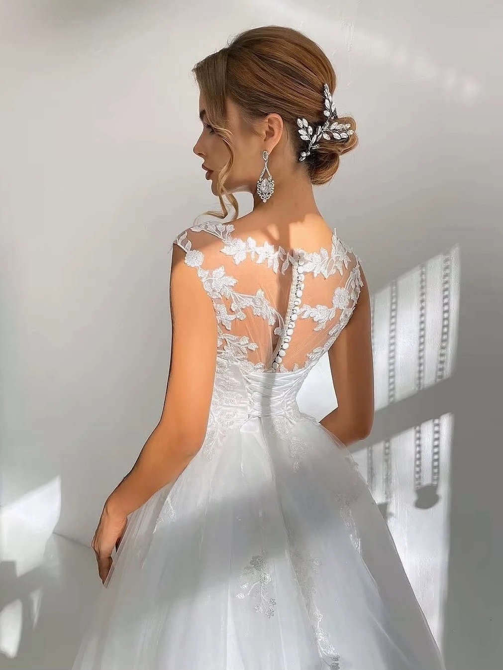 SoDigne A-line Appliques Wedding Dresses O-neck Sleeveless Tulle Bridal Dress Long Wedding Gown Robe De Mairee Customized 2 SoDigne A-line Appliques Wedding Dresses O-neck Sleeveless Tulle Bridal Dress Long Wedding Gown Robe De Mairee Customized - Image 2
