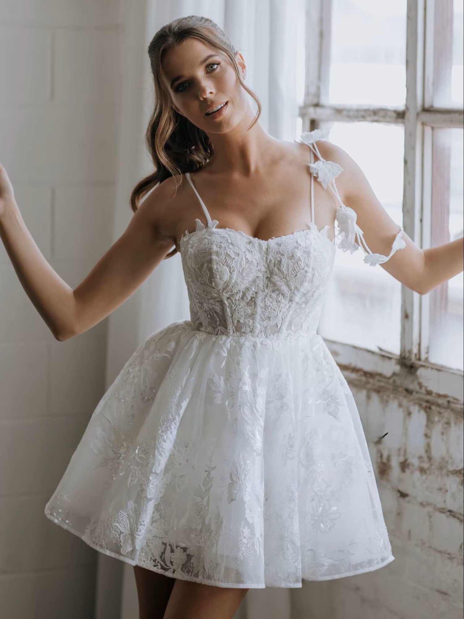 SoDigne Short Appliques Wedding Dresses A-line Sweetheart Sleeveless Tulle Bridal Dress Beach Mini Wedding Gown 2025 customized 3 SoDigne Short Appliques Wedding Dresses A-line Sweetheart Sleeveless Tulle Bridal Dress Beach Mini Wedding Gown 2025 customized - Image 3