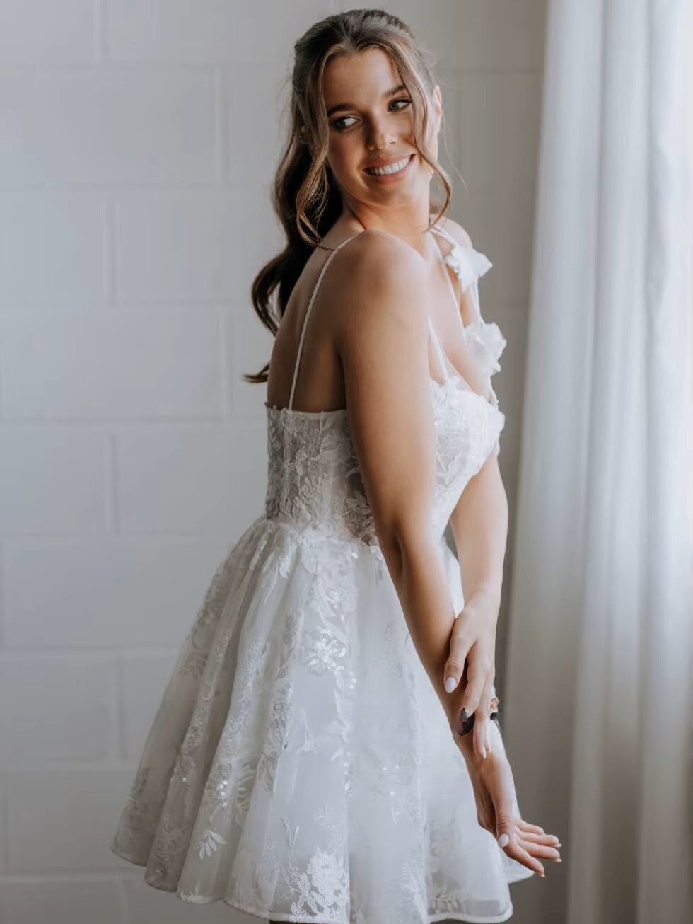 SoDigne Short Appliques Wedding Dresses A-line Sweetheart Sleeveless Tulle Bridal Dress Beach Mini Wedding Gown 2025 customized 2 SoDigne Short Appliques Wedding Dresses A-line Sweetheart Sleeveless Tulle Bridal Dress Beach Mini Wedding Gown 2025 customized - Image 2